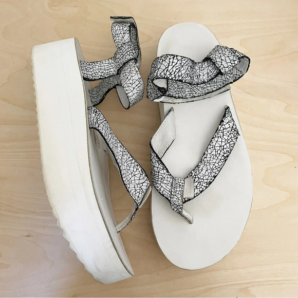 TEVA Cracked Distressed Platform Sandals Sz 9 - Picture 2 of 9